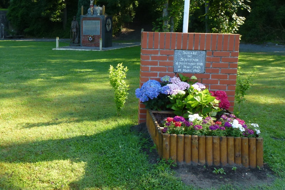 Oorlogsmonument Square du Souvenir Saint-Amand-les-Eaux #1