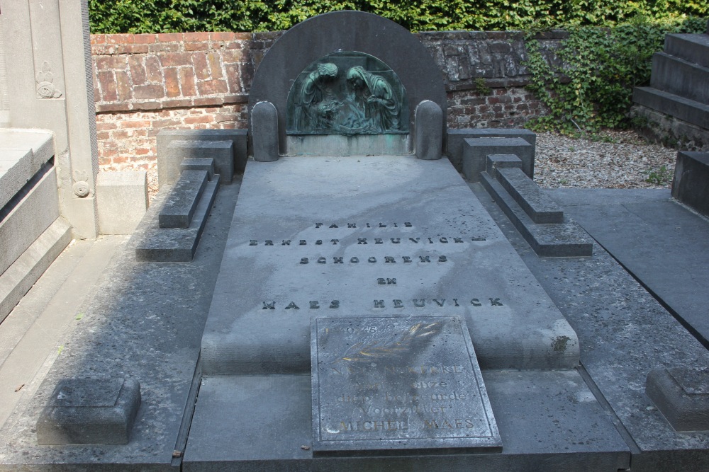 Belgian Graves Veterans Nukerke Churchyard #1