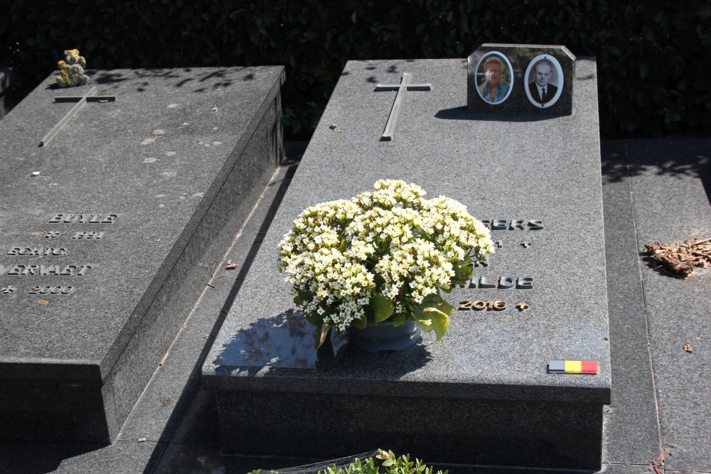 Belgian Graves Veterans Zaffelare Cemetery #5