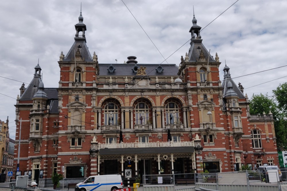 Gedenktekens Kunstenaarsverzet Stadsschouwburg Amsterdam