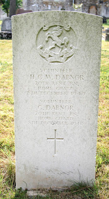 Commonwealth War Graves St Botolph Churchyard #1