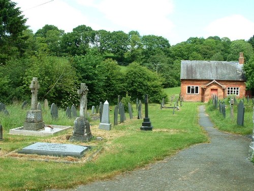 Oorlogsgraf van het Gemenebest St. Beuno Churchyard