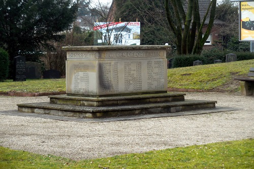 Monument Joodse Begraafplaats Moers #1