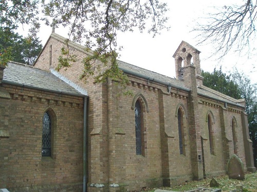 Oorlogsgraf van het Gemenebest St Peter and St Paul Churchyard