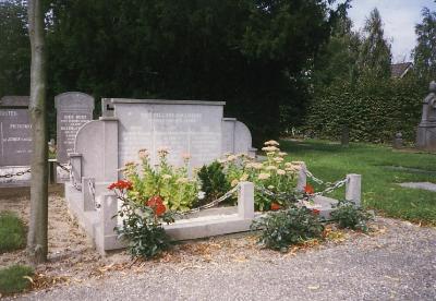 Commonwealth War Graves Zaamslag #3