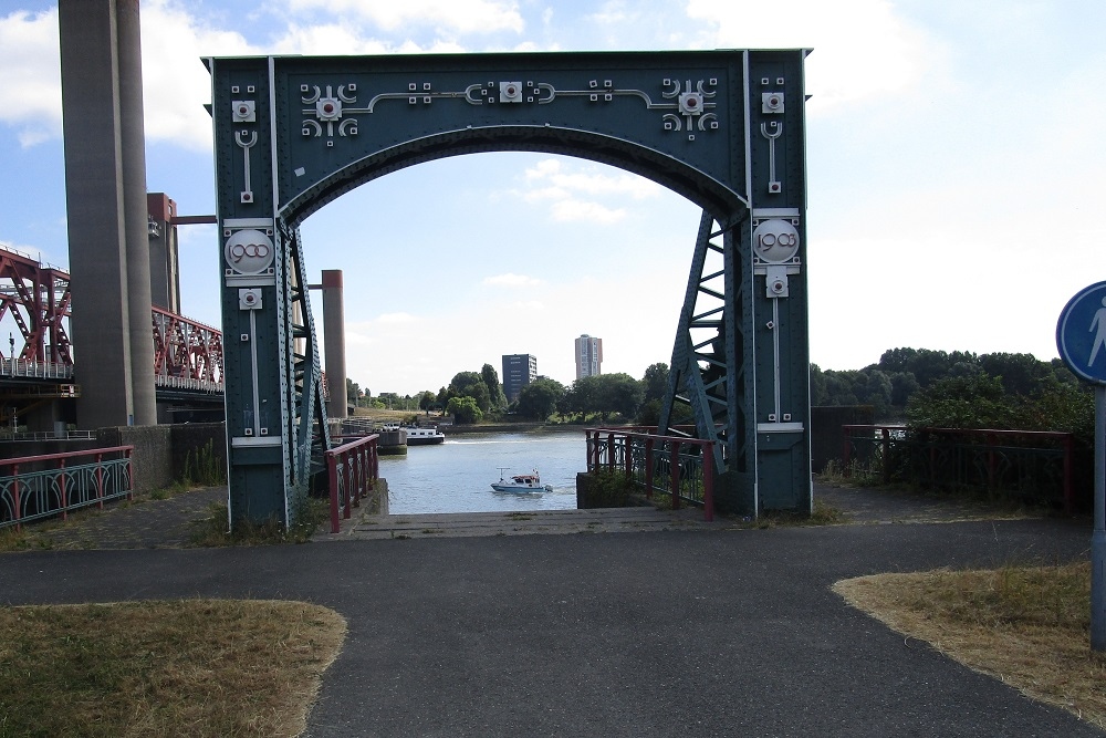 Plaque 'Spijkenisse Bridge'