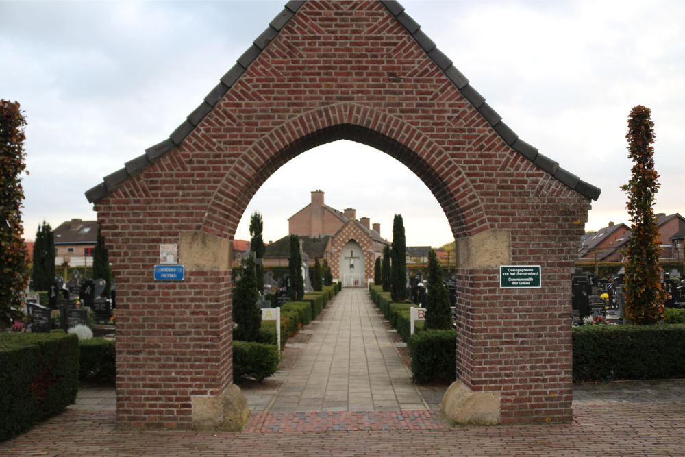 Commonwealth War Graves Roman Catholic Cemetery Heesch #5