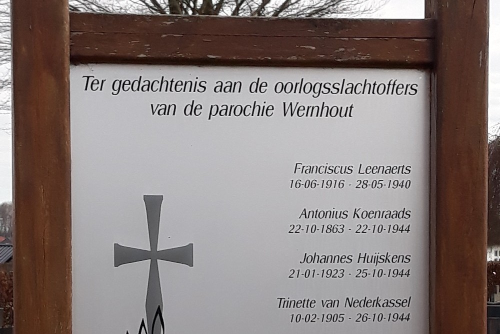 Oorlogsmonument Rooms Katholiek Kerkhof Wernhout #2