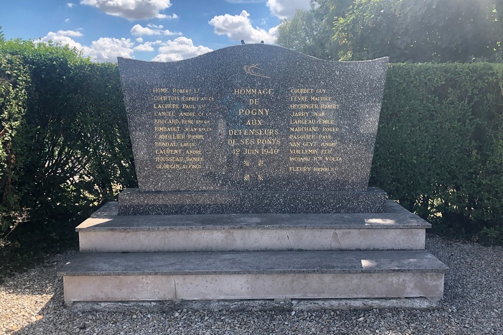 Monument Franse Verdedigers Brug Pogny #1