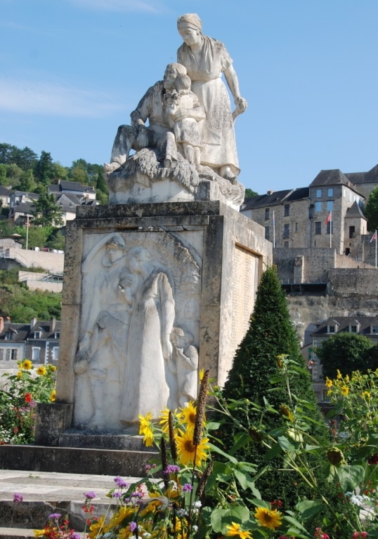War Memorial Terrasson-Lavilledieu #1