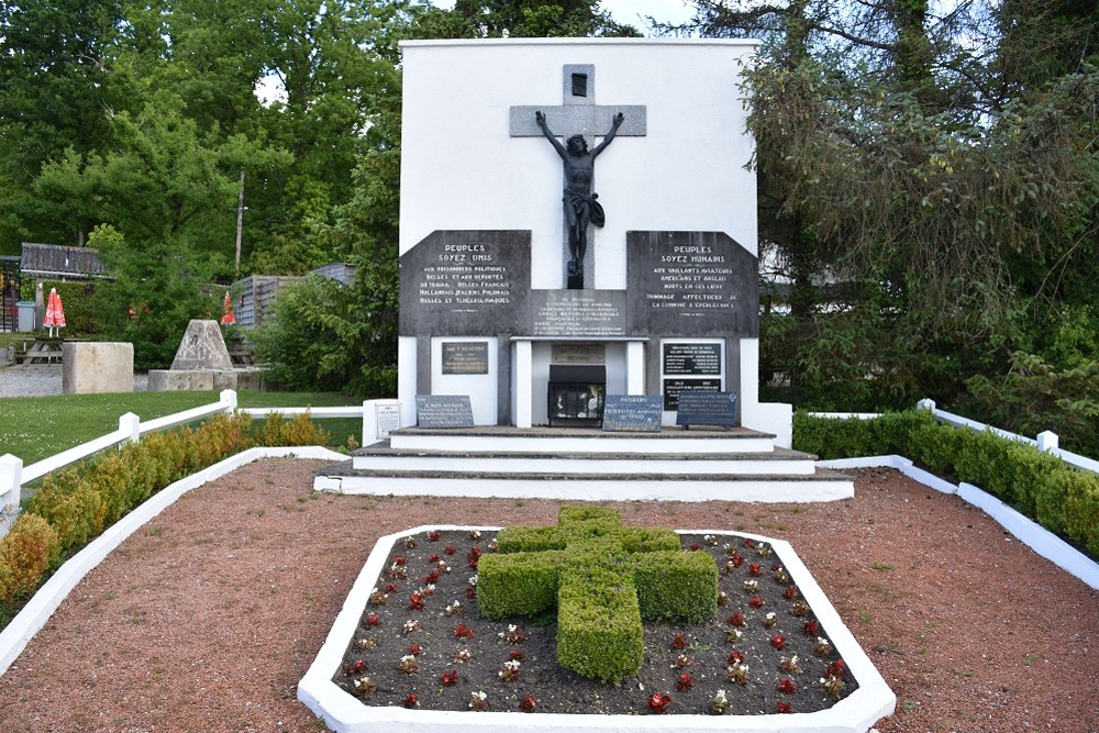 War Memorial perlecques