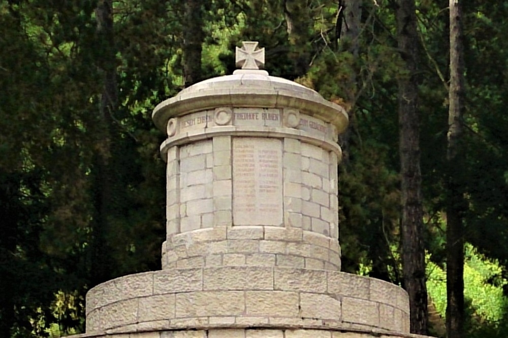 Monument Duitse Begraafplaats Vigneulles-lès-Hattonchâtel #2
