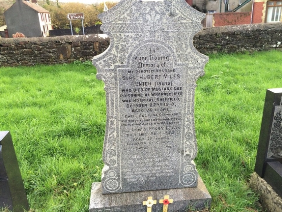 Commonwealth War Grave Betharran Welsh Congregational Chapelyard #1