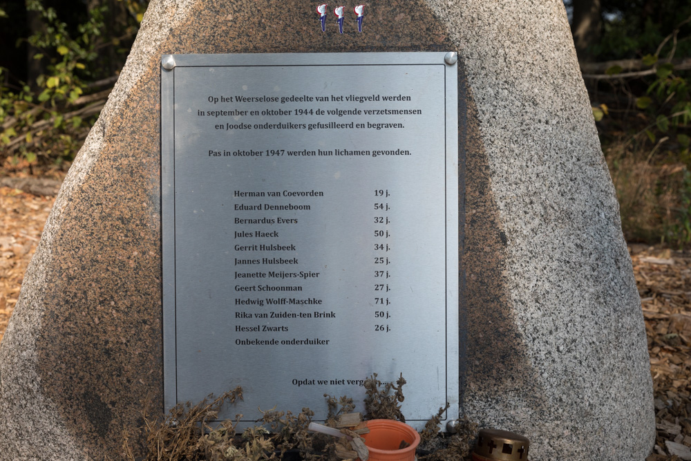 Monument Twaalf Oorlogsslachtoffers #2