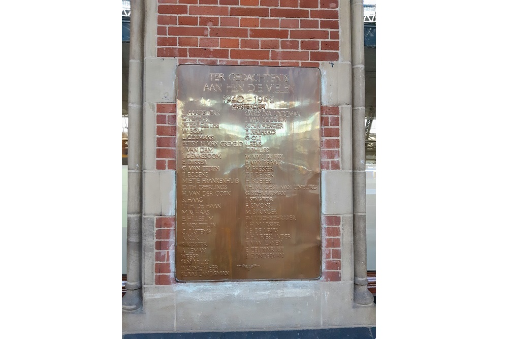 Memorials Amsterdam Central Station