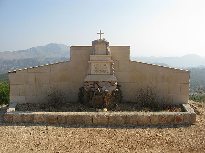 Monument Robert Ivuić