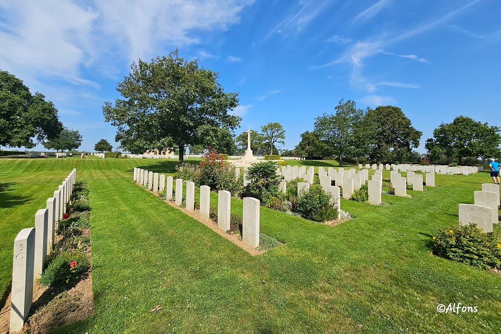 Commonwealth War Cemetery Hottot-les-Bagues #2
