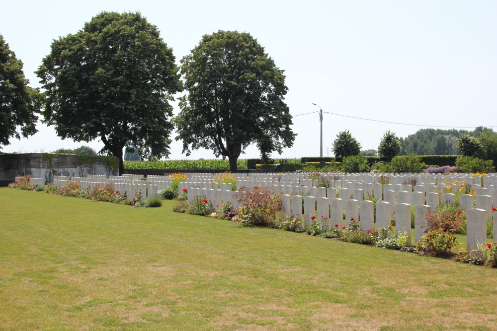 Commonwealth War Cemetery New British Dadizeele #3