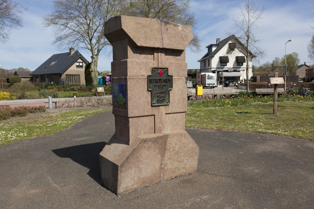 Evacuatiemonument Rode Kruis Otterlo #1