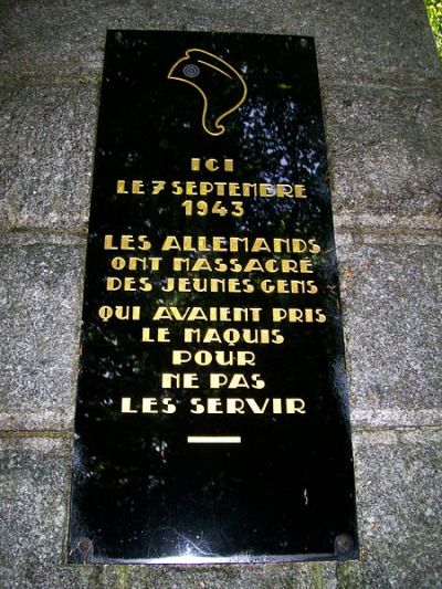 Monument Massamoord Bois du Thouraud #2