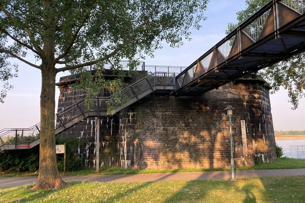 Old Bridge Pillar Rhine Promenade Wesel