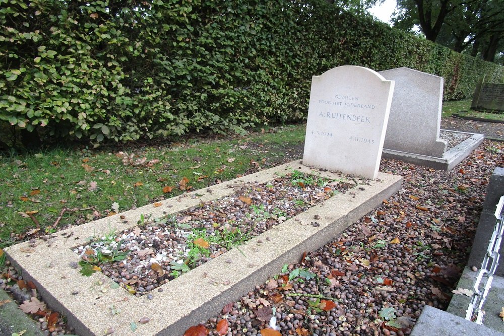 Grave Civilian Casualty General Cemetery Hoevelaken #2