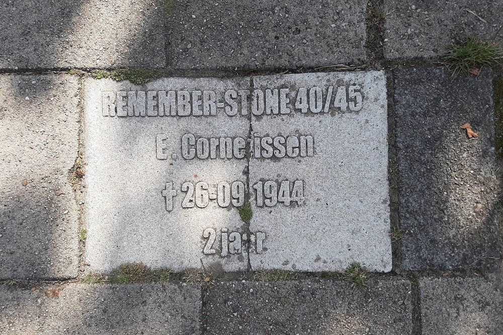 REMEMBER-STONE 40/45 Raadhuisplein 19 #1