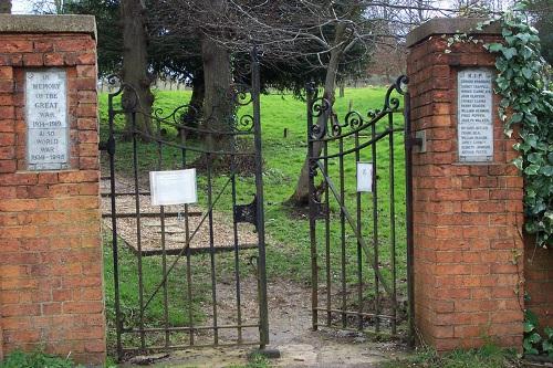 Commonwealth War Graves St Margaret Churchyard