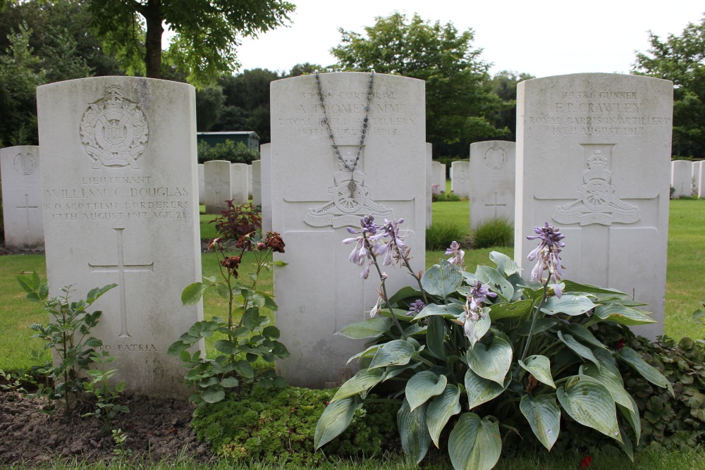 Commonwealth War Cemetery Dozinghem #3