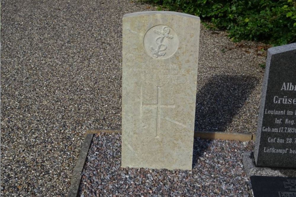 Commonwealth War Grave Harboore Churchyard #1