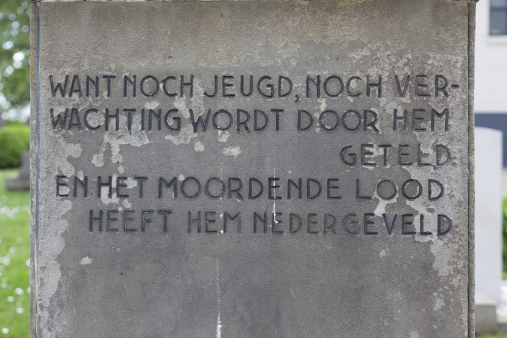 Nederlands Grafmonument Gemeentelijke Begraafplaats Kuinre #4