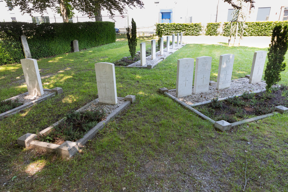 Commonwealth War Graves Old Cemetery Holten #3
