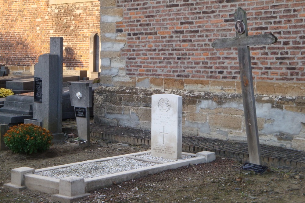 Commonwealth War Grave Idegem #1