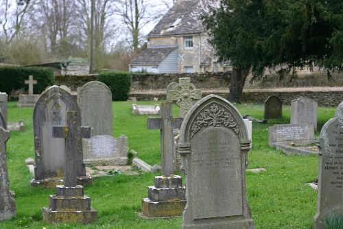 Oorlogsgraf van het Gemenebest Ampney St Peter Churchyard #1