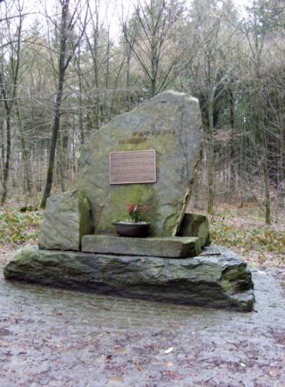 Monument Voormalig Massagraf Soldaten #2