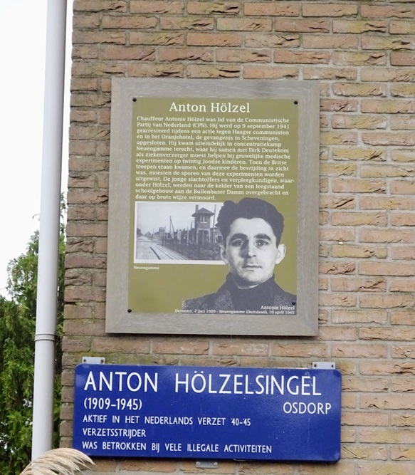 Herdenkingsborden De Aker Anton Hlzelsingel #2