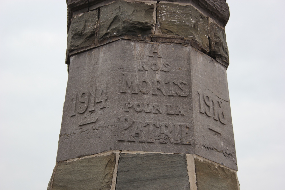 Oorlogsmonument Begraafplaats Familleureux #3