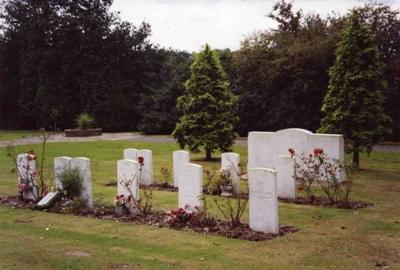 Commonwealth War Graves Grove Park Cemetery #1