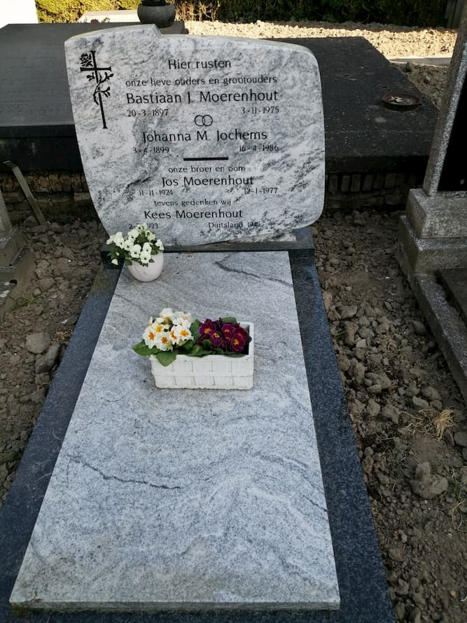 Dutch War Grave Roman Catholic Cemetery Achthuizen