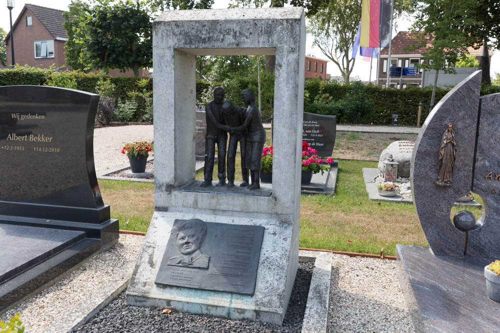 Nederlandse Oorlogsgraven RK Kerkhof Megchelen