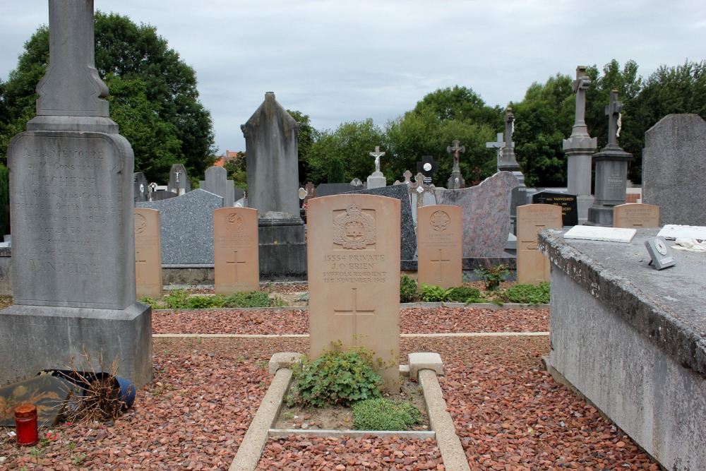 Commonwealth War Graves Steenvoorde #2