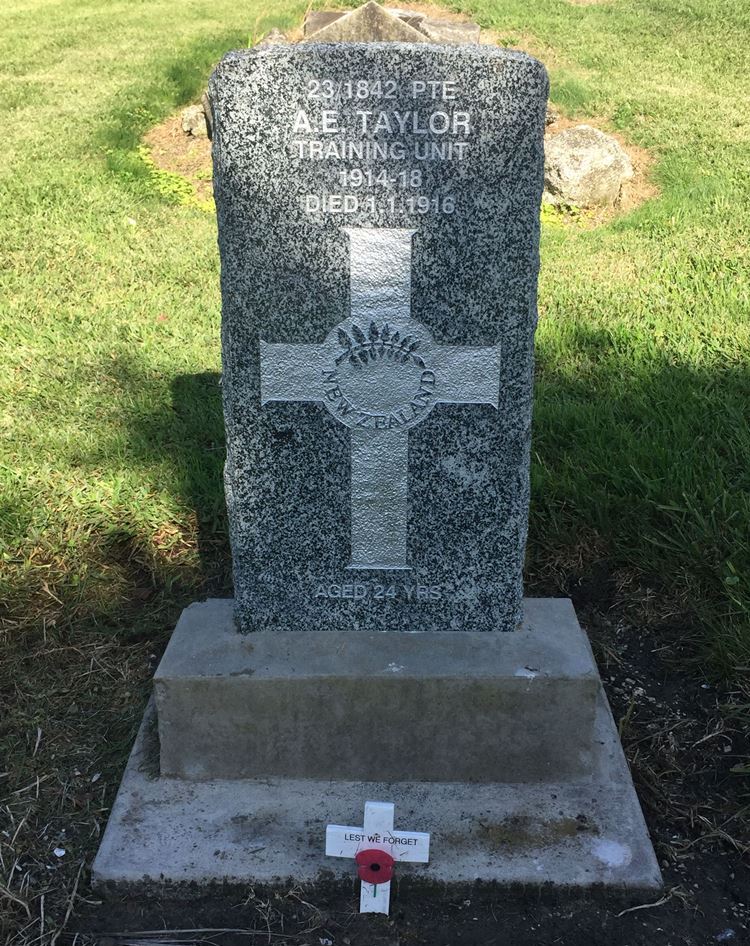 Commonwealth War Grave Whakapirau Church Cemetery #1