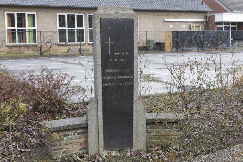 War monument Sambeek #1
