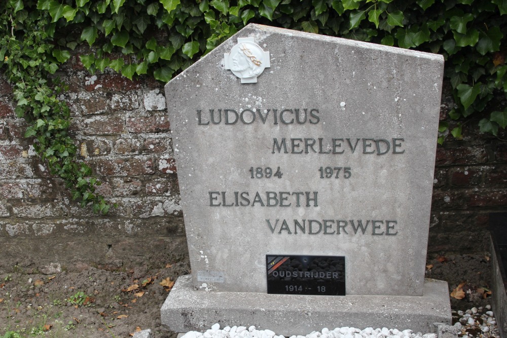 Belgische Graven Oudstrijders Moere #2