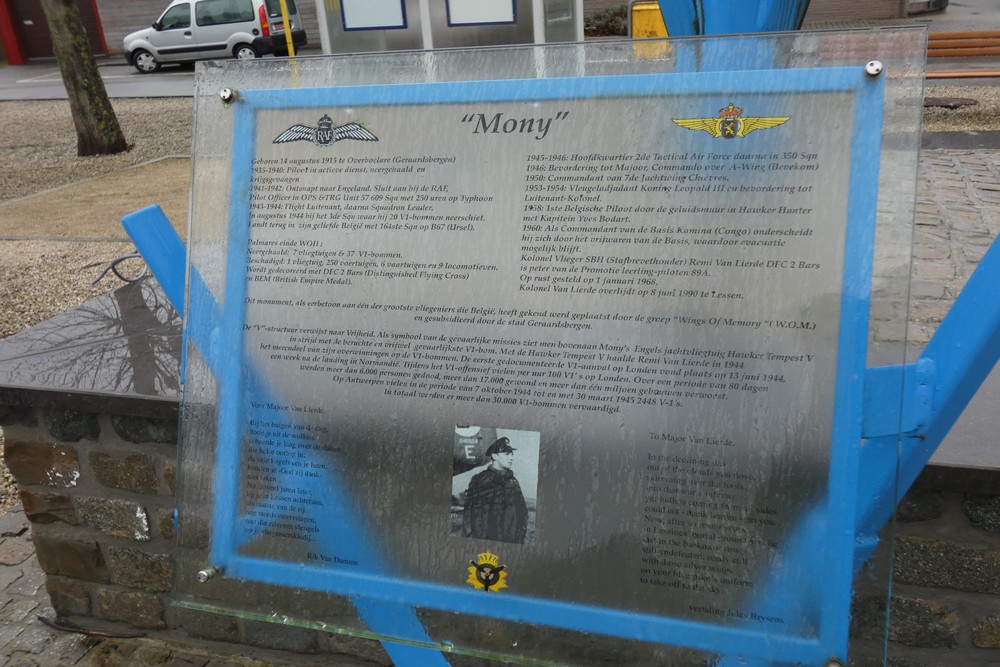 Monument Remy Van Lierde Overboelare #3