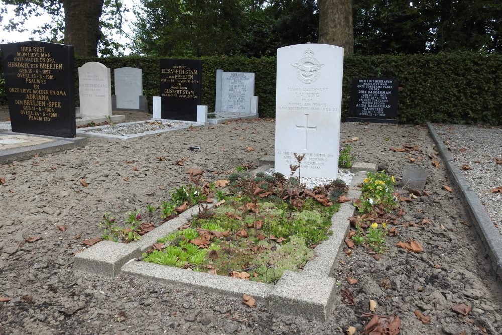Commonwealth War Grave General Cemetery Boven-Hardinxveld #1