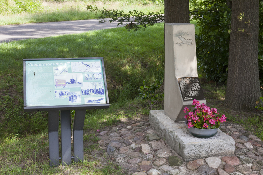 Monument Crash Amstrong Whitworth Whitley V #1