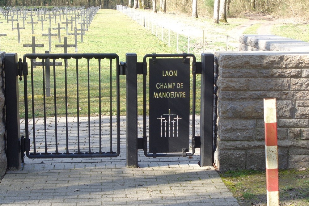 Duitse Oorlogsbegraafplaats Champ de Manuvre #4