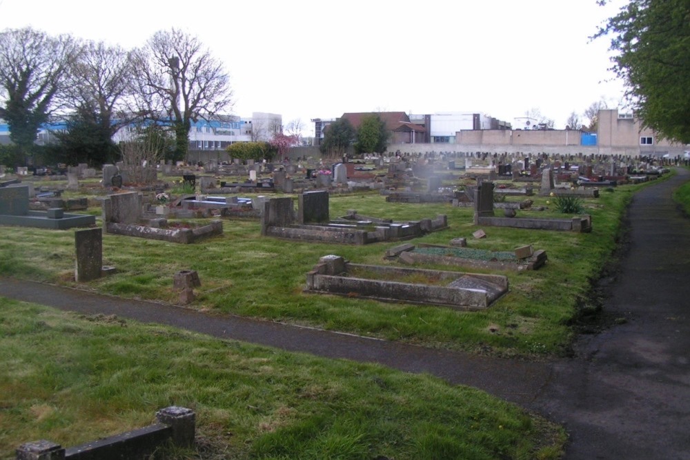 Commonwealth War Graves St. Thomas Churchyard Extension