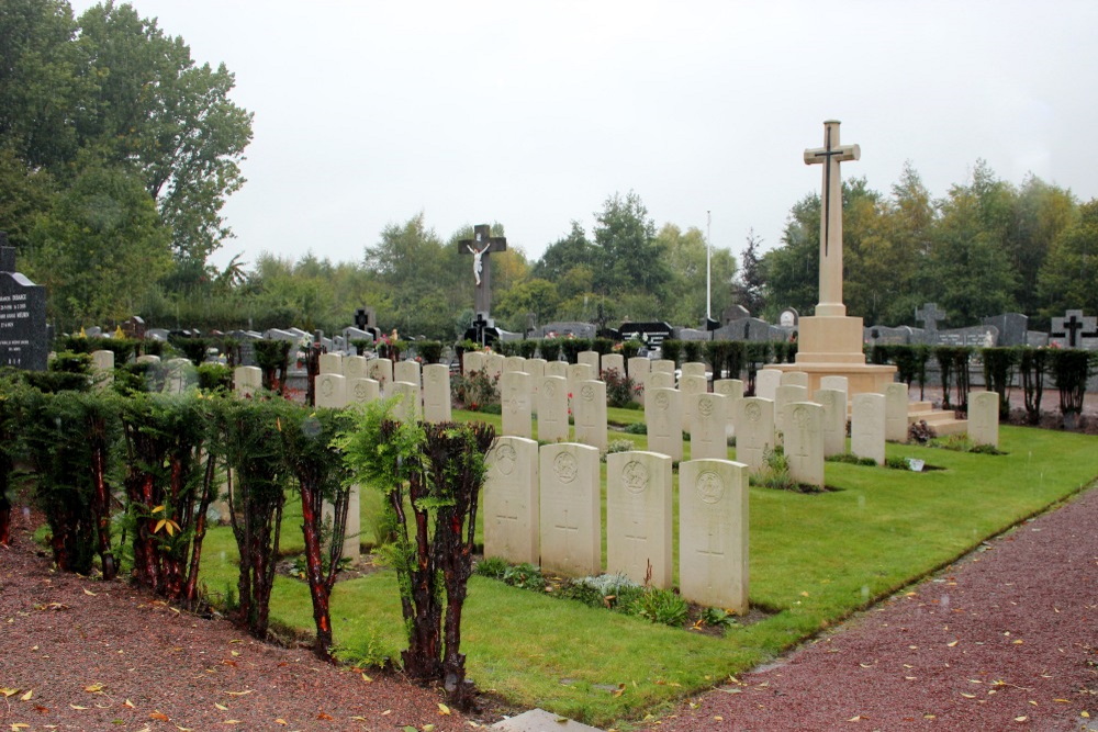 Commonwealth War Graves Sailly-sur-la-Lys #1